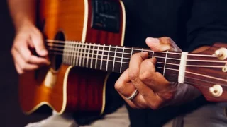 Basic to advanced training of professional guitar chords